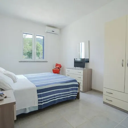 Apartmán Emmesse Trilocal 3 *